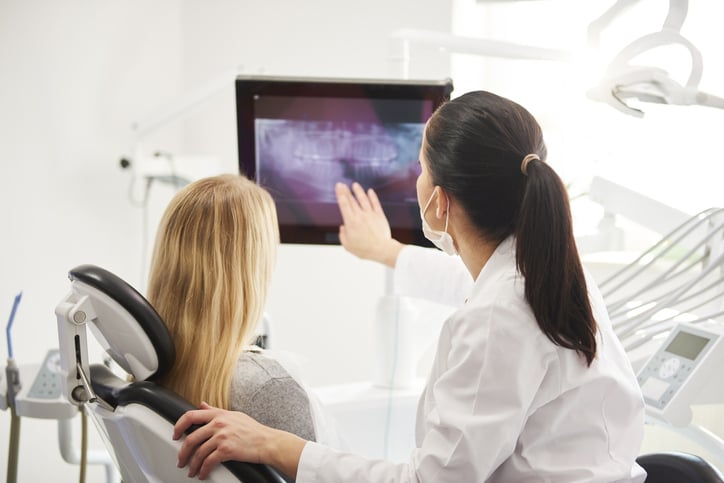 A dentist showing a client an IT Presentation